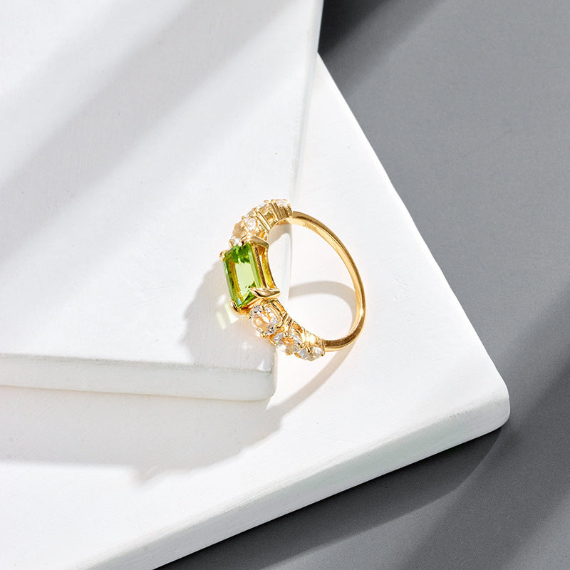 Anillo rectangular de aceituna verde con incrustaciones de oro de 18 quilates y baño de plata S925