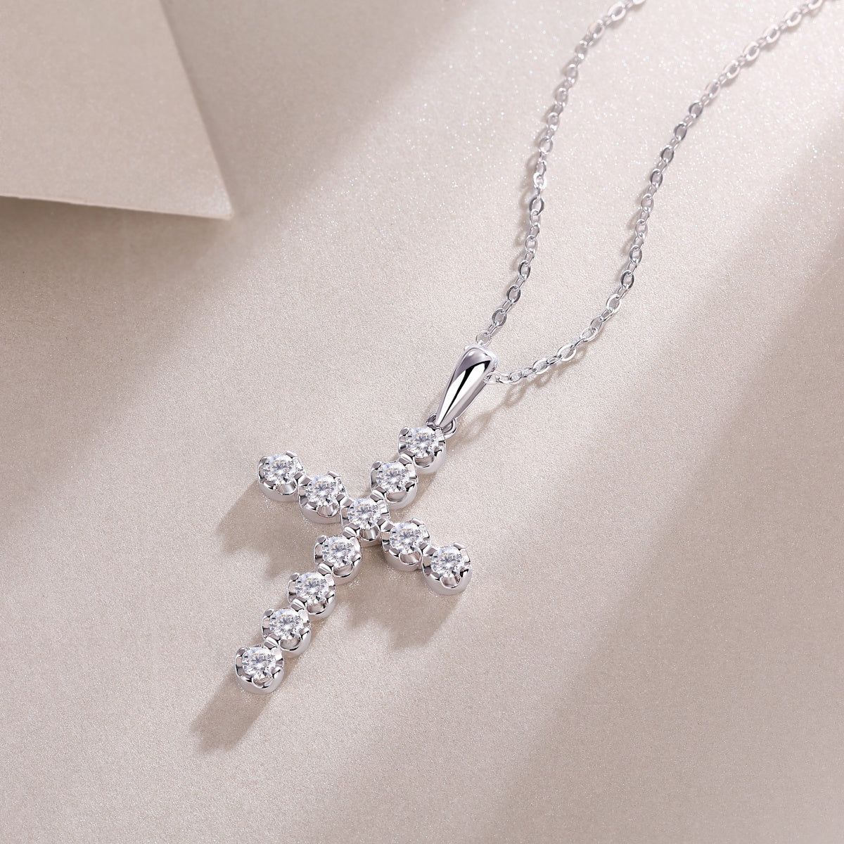 Entrust Luxury Fashion Diamant-Anhänger-Halskette mit Mosan-Diamanten-Silberornamenten