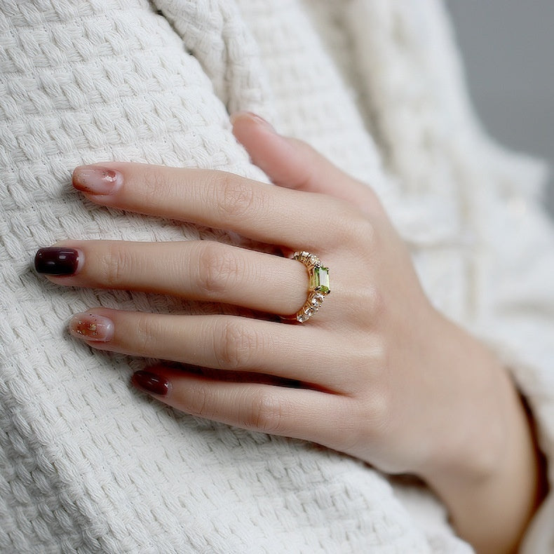 Anillo rectangular de aceituna verde con incrustaciones de oro de 18 quilates y baño de plata S925