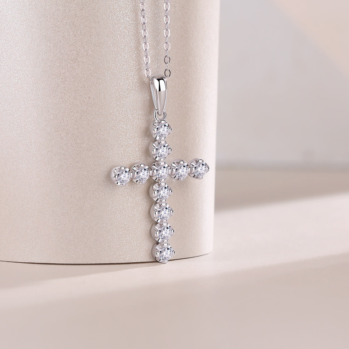 Entrust Luxury Fashion Diamant-Anhänger-Halskette mit Mosan-Diamanten-Silberornamenten