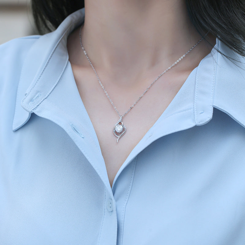 Eine wunderschöne City Luxury Fashion Diamant-Anhänger-Halskette mit Mosan-Diamanten-Silberornamenten 
