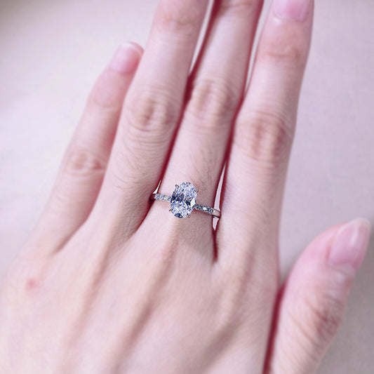 Minimalistischer Ring aus S925 Sterlingsilber mit großem Diamanten